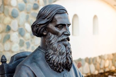 Kaluga region, Rusya - Mart 2019: Rus yazar, etnograf ve folklor koleksiyoncusu Vladimir Dal anıtı. Etnografik Park Etnomir