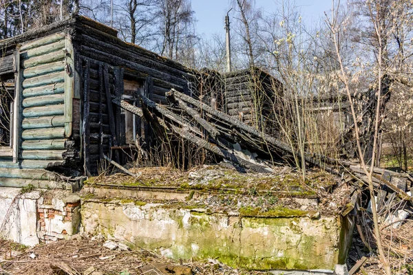 Сожженный Деревянный Дом Обугленные Деревянные Стены — стоковое фото