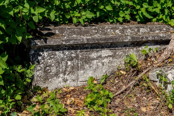 Gravestone Antigo Com Símbolo Solar Cemitério Old Believer Cidade Borovsk — Fotografia de Stock