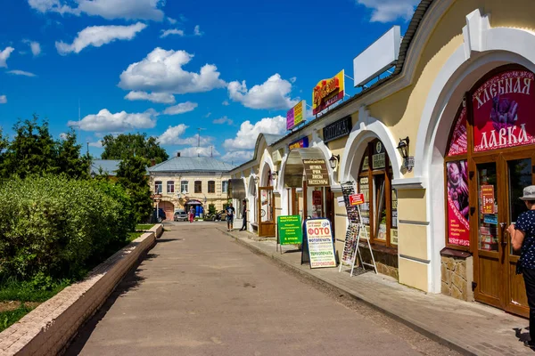 ボロフスク ロシア 2019年6月 ボロフスク市の中央広場 ショッピングアーケードの眺め — ストック写真