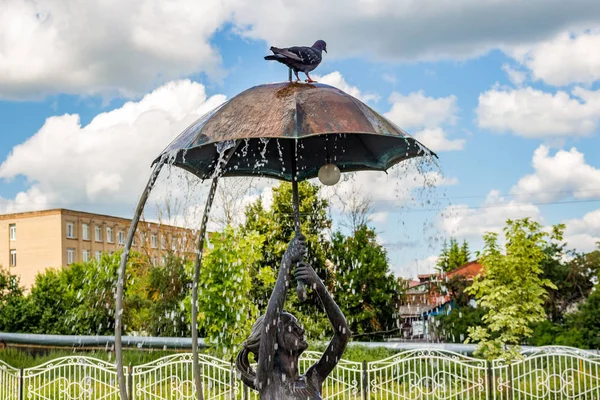 Borovsk Rusko Červen 2019 Fontána Sošku Dívky Deštníkem Nechť Září — Stock fotografie