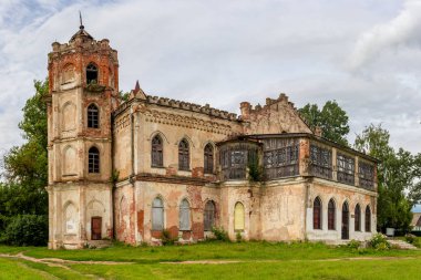 Neo-Gotik kütüphane 19. Ferzikovsky District, Kaluzhskiy region, Rusya Federasyonu - Temmuz 2019
