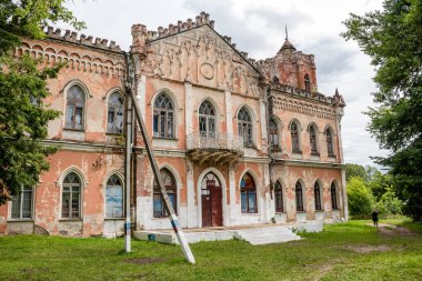 Neo-Gotik kütüphane 19. Ferzikovsky District, Kaluzhskiy region, Rusya Federasyonu - Temmuz 2019