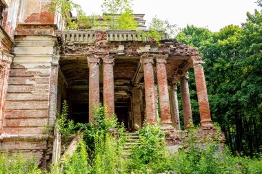 19. yüzyılın sonunda Yaroshenko Sarayı'nın güney cephesinin Colonnade emlak Stepanovskoe-Pavlishchevo. Sanatoryum Pavlishchev-Bor, Kaluzhskiy region, Rusya - Temmuz 2019