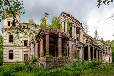 Saray Yaroşenko kalıntıları geç 19. Sanatoryum Pavlishchev-Bor, Yuhnovskiy district, Kaluzhskiy region, Rusya - Temmuz 2019