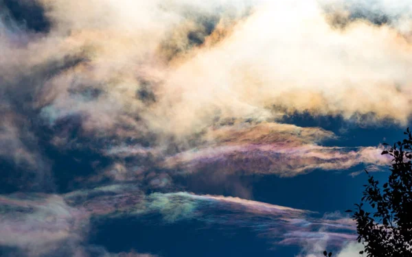 Άποψη Του Μαργαριτάρι Πολική Στρατόσφαιρα Σύννεφα Στον Ουρανό — Φωτογραφία Αρχείου