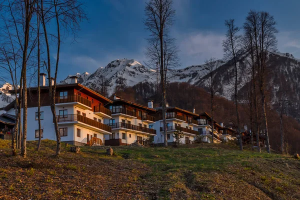 Beautiful hotel in the mountains in early spring — Stock Photo, Image