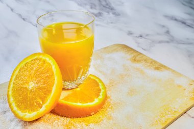 Mevsimlik içecek taze sıkılmış portakal suyu