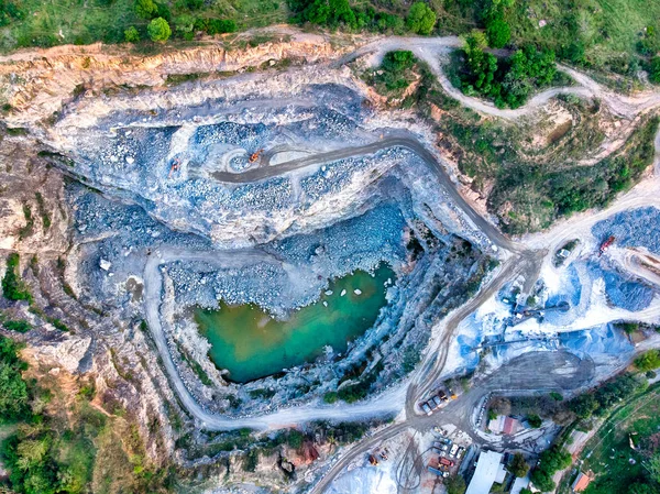 採石場と自然の風景 — ストック写真