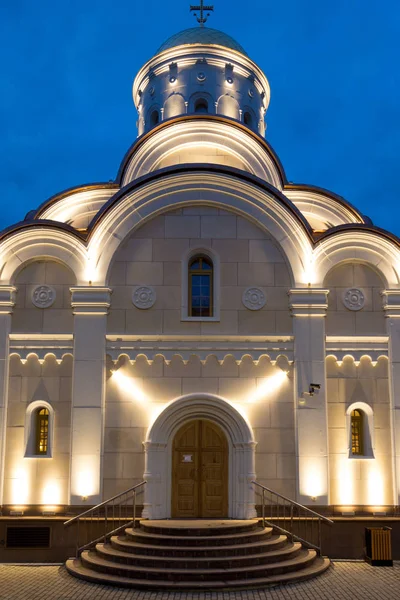 Gecede, yeni Norilsk ışıklı kilise inşa