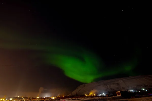 北极光和星座 Norilsk 2018年11月10日 — 图库照片