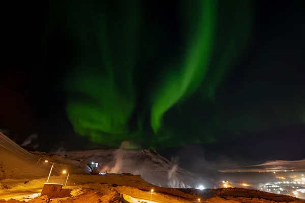 Aurora Borealis ve takımyıldızları, Norilsk, 1 Aralık 2018