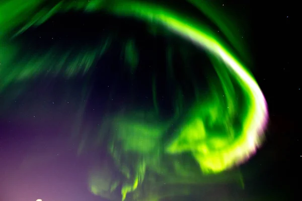 Aurora Borealis ve takımyıldızları, Norilsk, 1 Aralık 2018