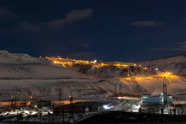 Dağ, 23 Kasım 2018 Norilsk dibinde sanayi kenti