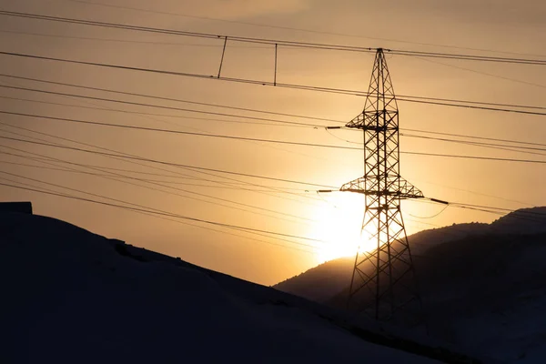 Yüksek gerilim sonrası silüeti. 2 Şubat 2019, Norilsk