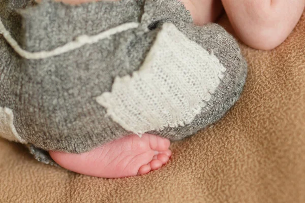 Legs Newborn Babies Hands Parents Little Baby Fingers — Stock Photo, Image