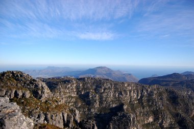 Table Mountain, Güney Afrika, Cape-Town, gökyüzü ve bulutlar ile