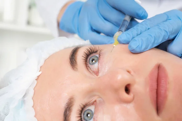 Doctor Cosmetologist Makes Rejuvenating Facial Injections Procedure Tightening Smoothing Wrinkles — Stock Photo, Image