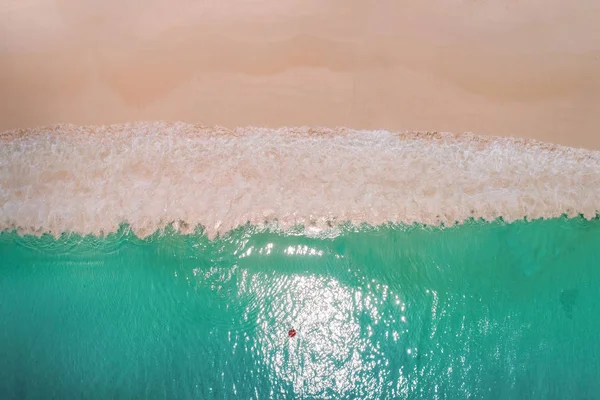 Luftaufnahme Einer Schlanken Frau Die Auf Dem Schwimmring Donut Transparenten — Stockfoto