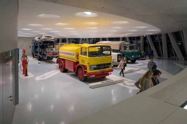 Στουτγκάρδη Γερμανία Δεκεμβρίου 2018 Εσωτερικό Του Μουσείου Mercedes Benz Welt — Φωτογραφία Αρχείου