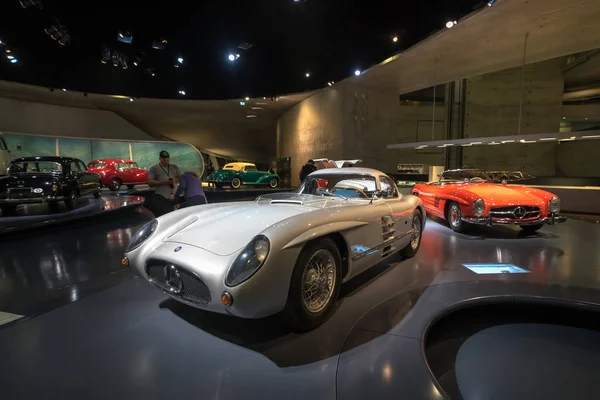 Stuttgart Tyskland December 2018 Interiör Museet Mercedes Benz Welt Museet — Stockfoto