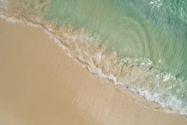 Mooie Tropische Witte Lege Strand Zee Golven Van Bovenaf Gezien — Stockfoto