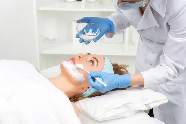 Relaxed Young Woman Getting Facial Skin Care Treatment Beauty Salon — Stock Photo, Image