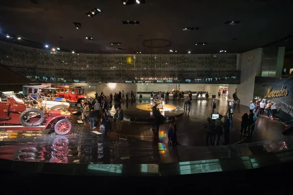 Stuttgart Alemania Diciembre 2018 Interior Del Museo Mercedes Benz Welt — Foto de Stock