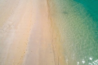 Hava üst görmek güzel deniz manzara, plaj ve dalga tur ile