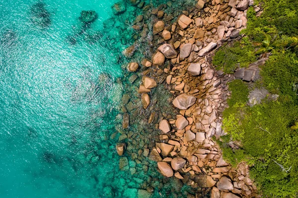 Luftaufnahme einer wunderschönen Insel auf den Seychellen im Indischen Ozean — Stockfoto