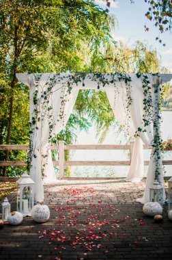 Düğün ark ampuller ile