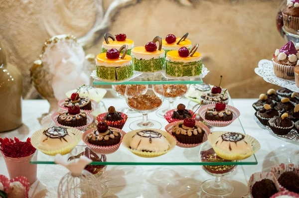 Süße Desserts Auf Dem Glas — Stockfoto