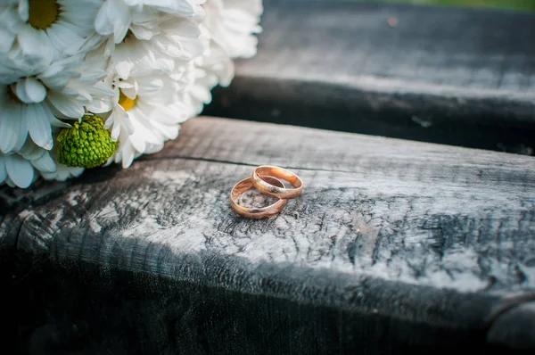 Wedding Rings Bench — Stock Photo, Image