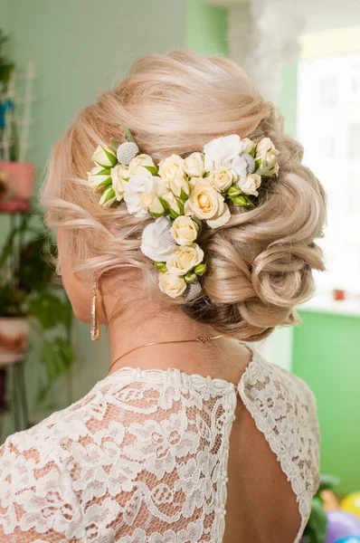 Flowers in the hair of the bride