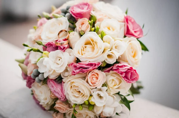 Bouquet Mariage Avec Anneaux Mariage — Photo