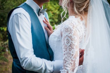 Gelin ve damat birlikte ayakta