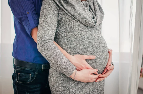 Esposo Wfie Tomados Mano Vientre Embarazada —  Fotos de Stock