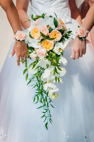 Bouquet Mariage Dans Les Mains Mariée — Photo