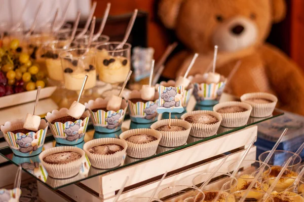 Desserts in cups arranged on the wooden box