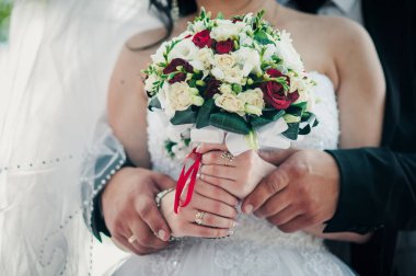 Gelinin elinde colorfull düğün buketi