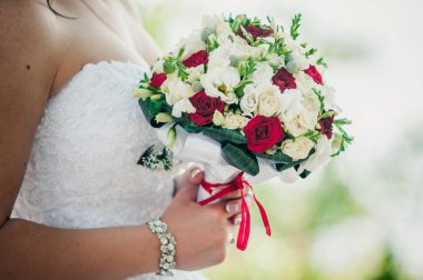 Gelinin elinde colorfull düğün buketi