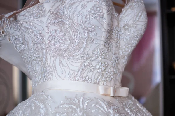 Fehér esküvői ruha a menyasszony — Stock Fotó