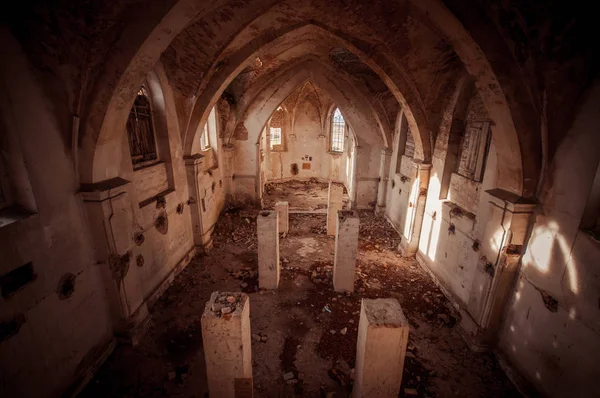 Velha igreja abandonada vista interna — Fotografia de Stock