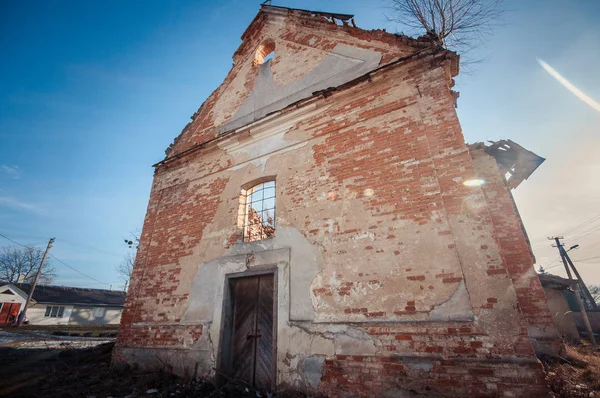 Velha igreja abandonada destruída na Ucrânia — Fotografia de Stock