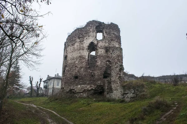 Ruínas abandonadas do castelo em Buchcach — Fotografia de Stock