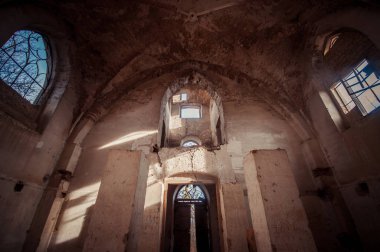 Eski terk edilmiş kilise görünümü içinde