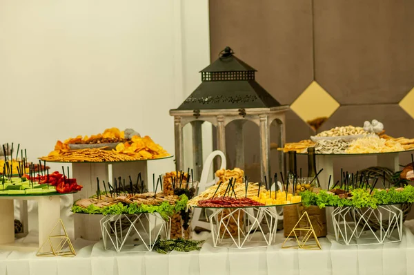 Buffet Com Diferentes Tipos Lanches Nozes — Fotografia de Stock