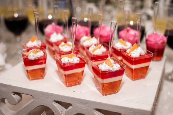 Süße Kuchen Tassen Hochzeitsbuffet Schokoriegel Catering — Stockfoto