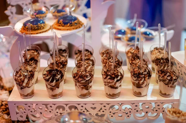 Gâteaux Sucrés Dans Des Tasses Buffet Mariage Candy Bar Traiteur — Photo