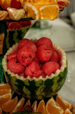 Düğün büfesinde karpuz